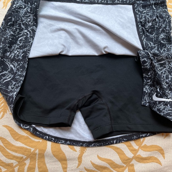 Nike tennis skort - Picture 3 of 4